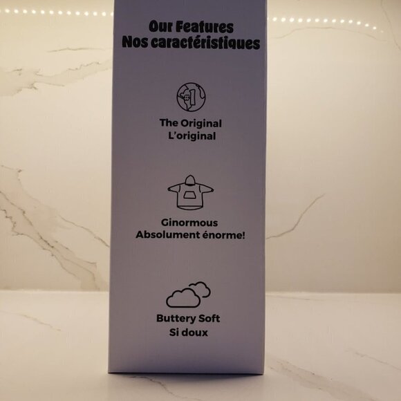 NEW IN BOX - THE COMFY  Original | Oversized Microfiber & Sherpa UNISEX - Picture 4 of 7